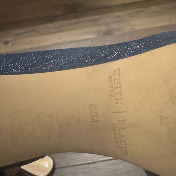 White House Black Market Navy Women's Heels - Picture 5 of 5